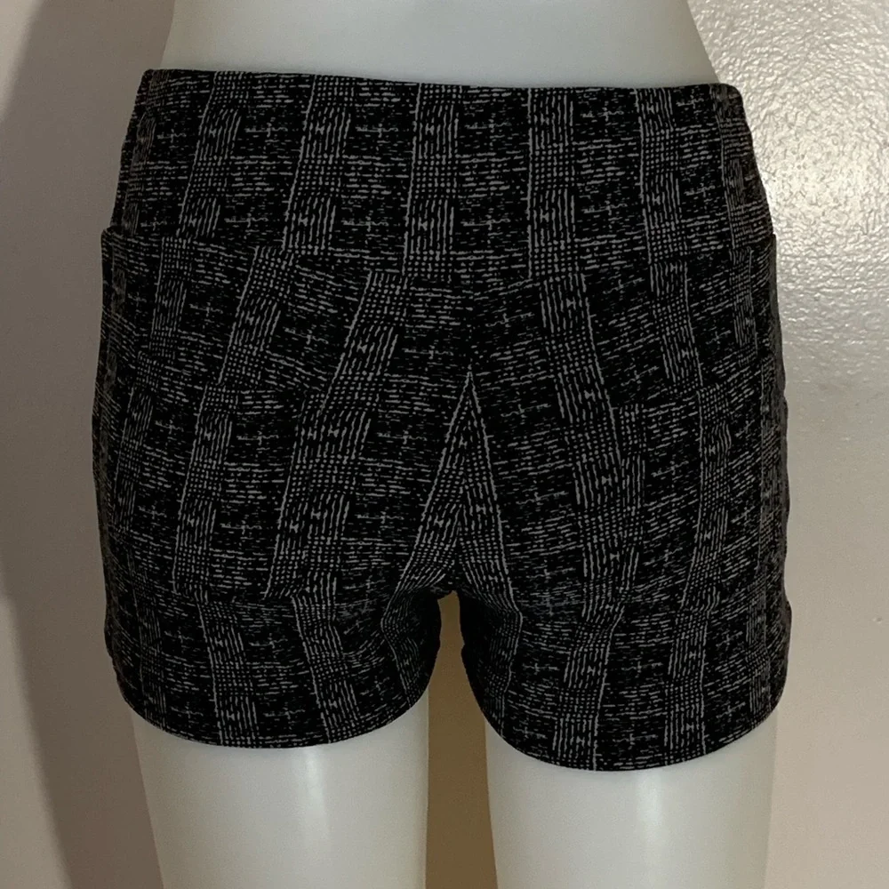 0 to 5 Zipper pockets Shorts Sz 2